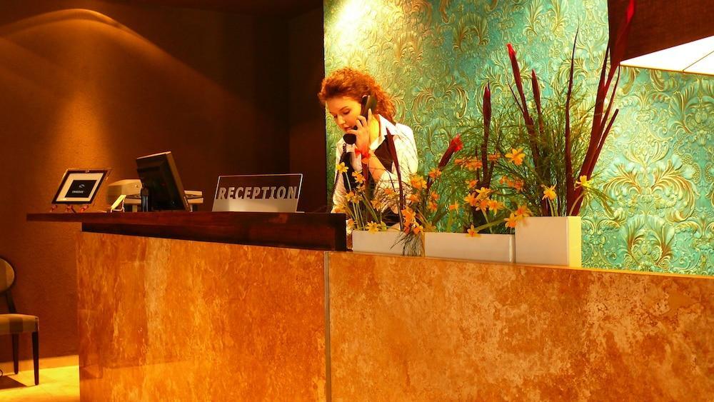 Hotel Paradis Cluj-Napoca Ngoại thất bức ảnh