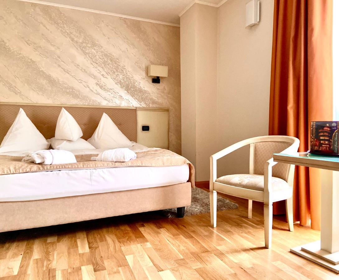 Hotel Paradis Cluj-Napoca Ngoại thất bức ảnh