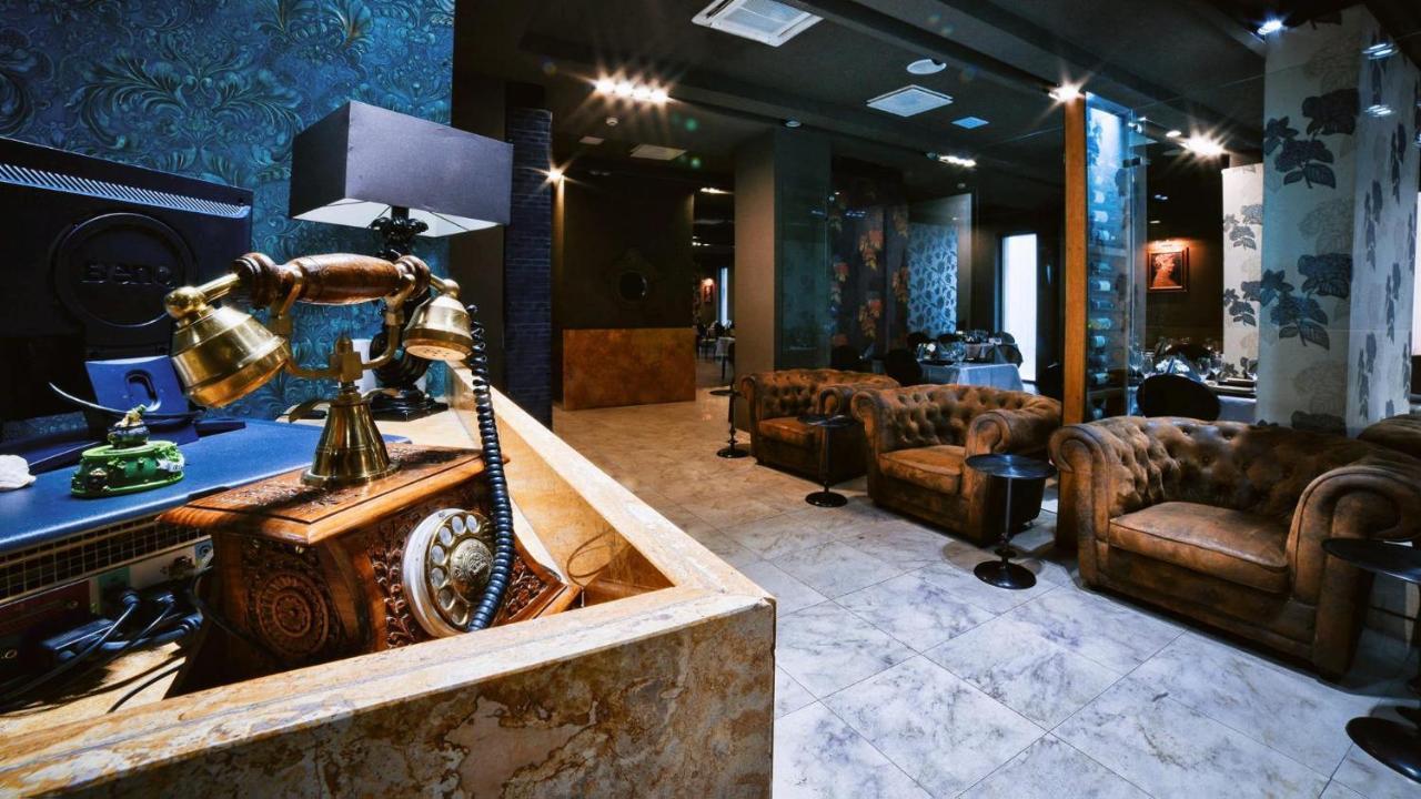 Hotel Paradis Cluj-Napoca Ngoại thất bức ảnh
