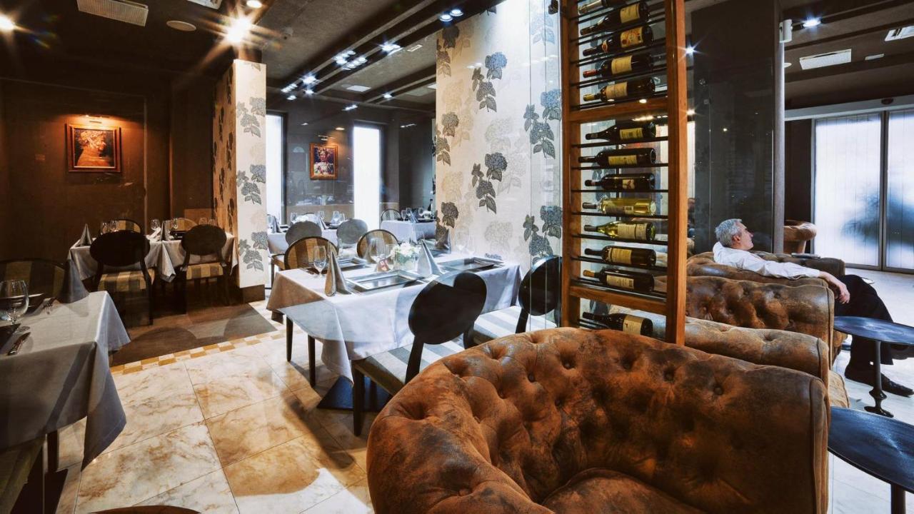 Hotel Paradis Cluj-Napoca Ngoại thất bức ảnh