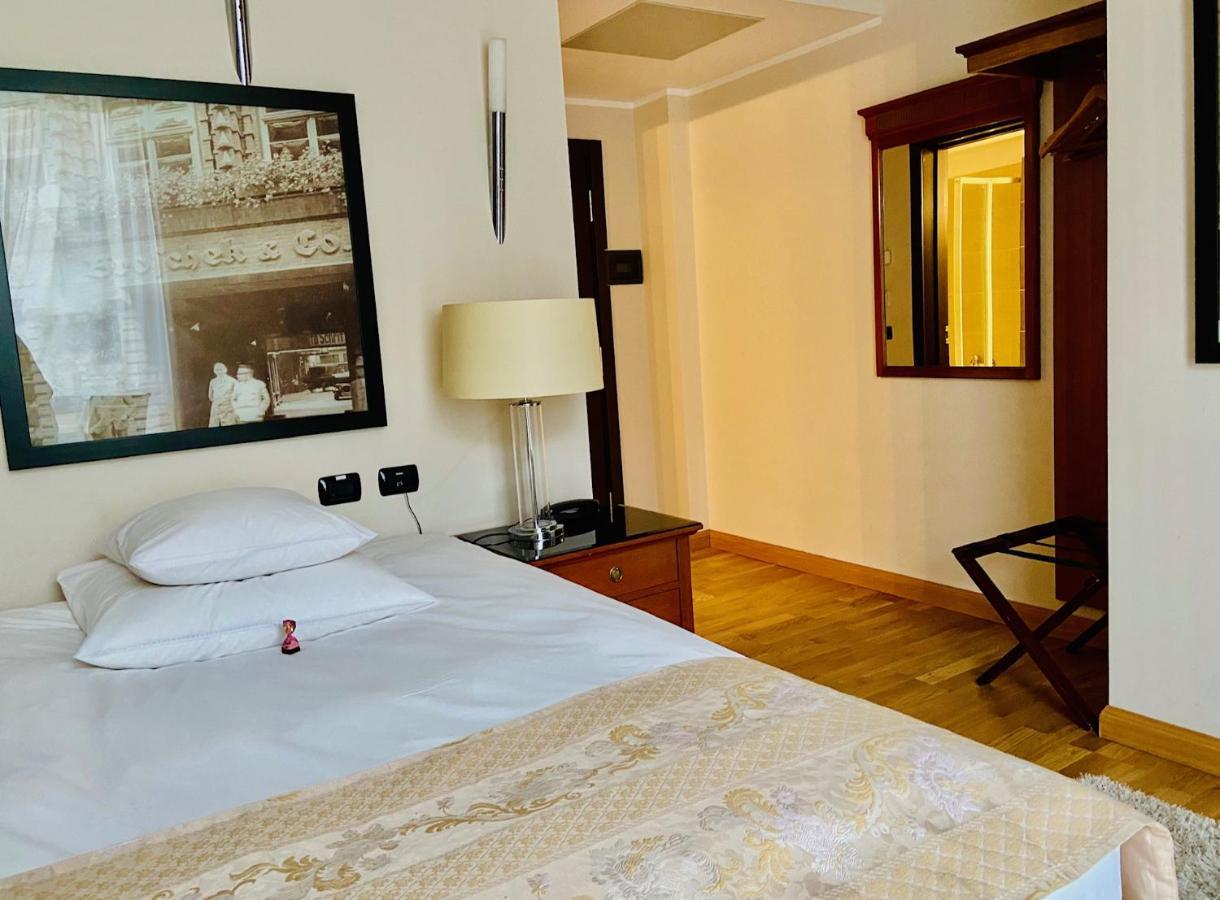Hotel Paradis Cluj-Napoca Ngoại thất bức ảnh