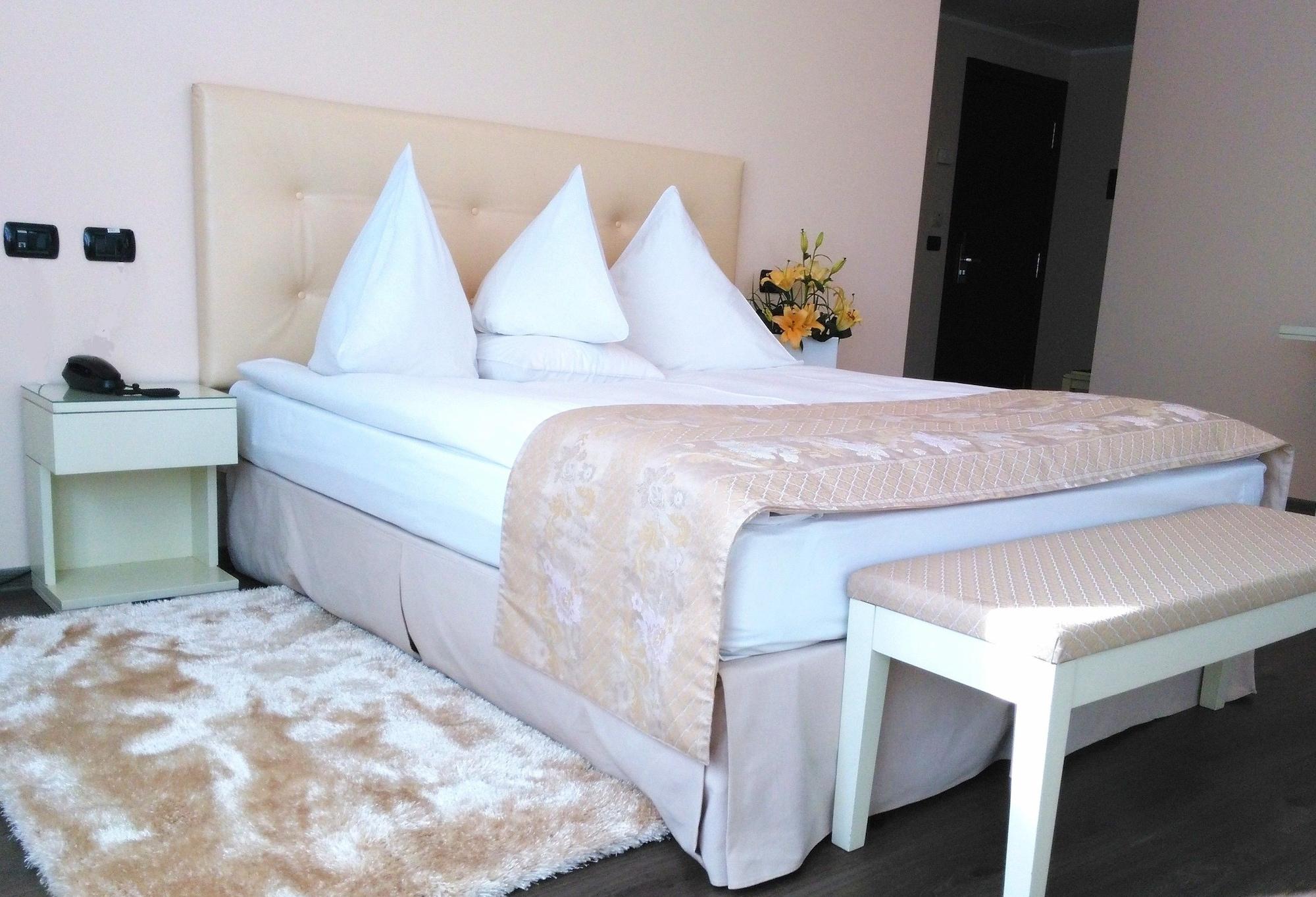 Hotel Paradis Cluj-Napoca Ngoại thất bức ảnh