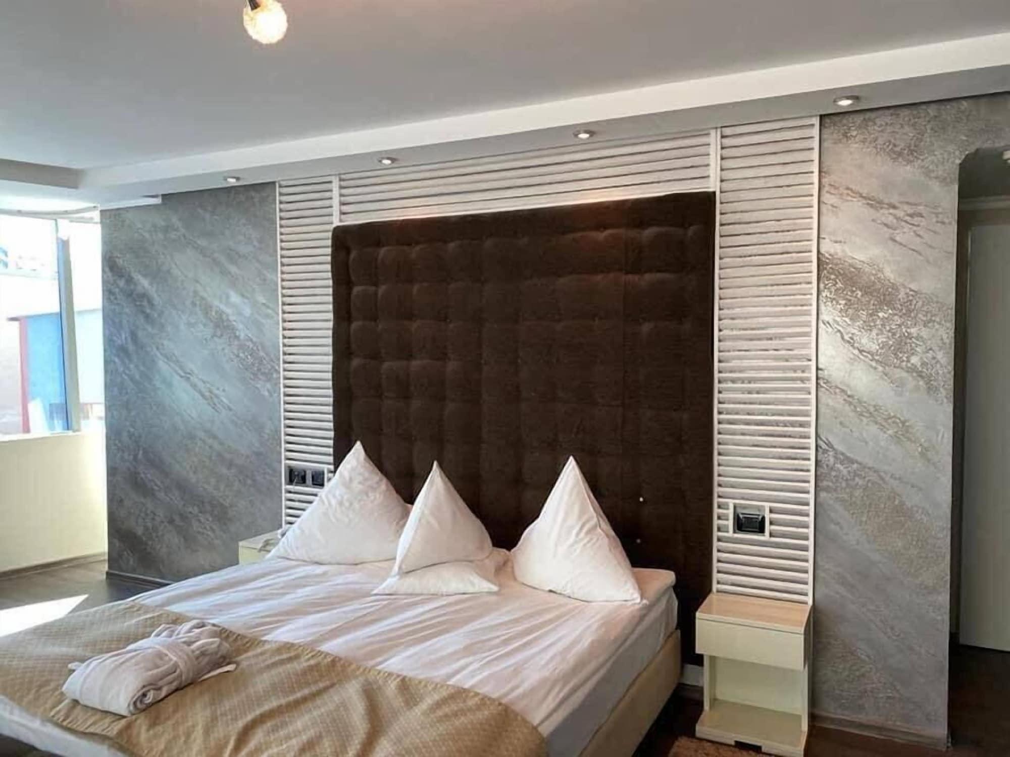 Hotel Paradis Cluj-Napoca Ngoại thất bức ảnh