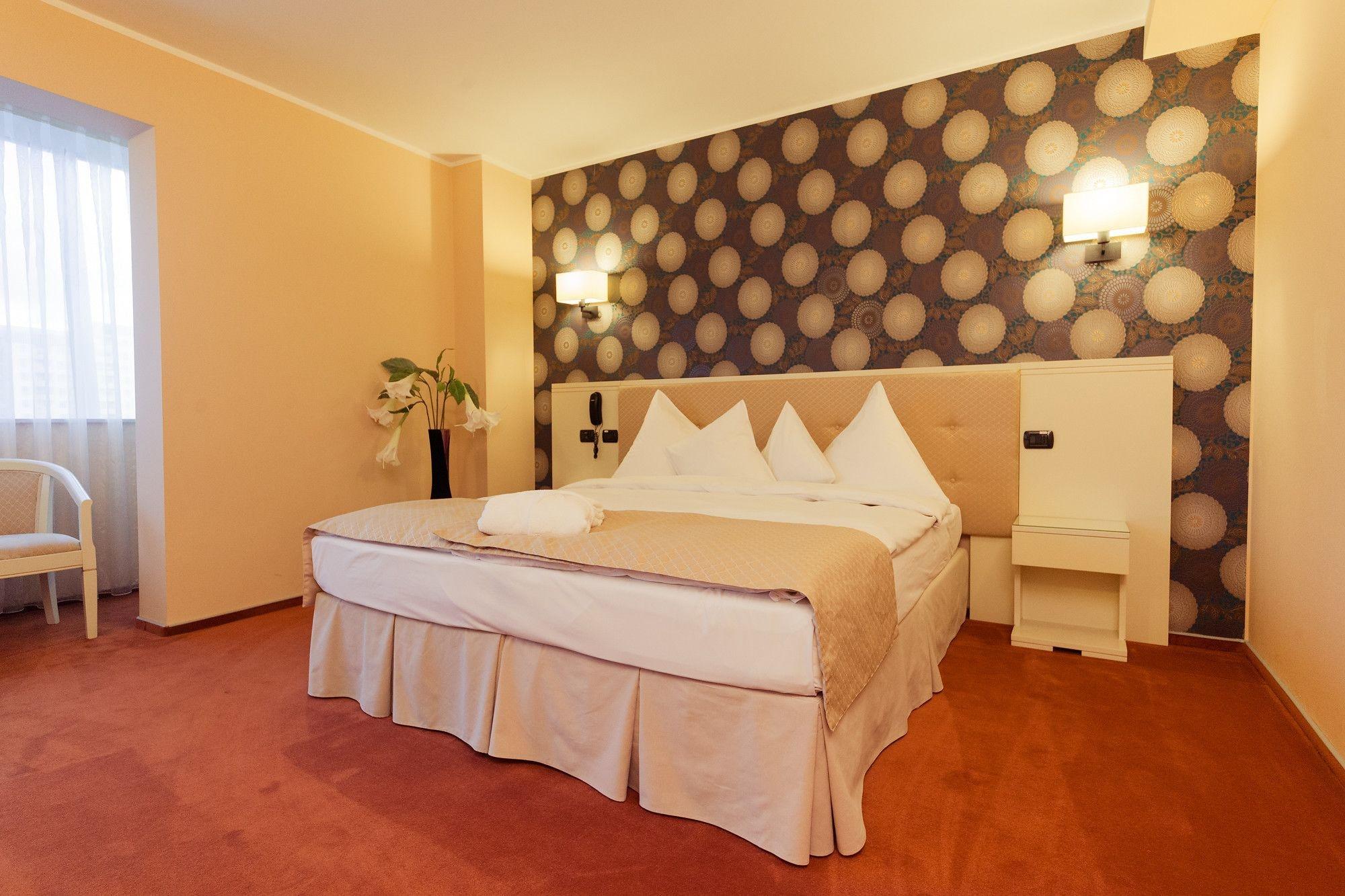 Hotel Paradis Cluj-Napoca Ngoại thất bức ảnh