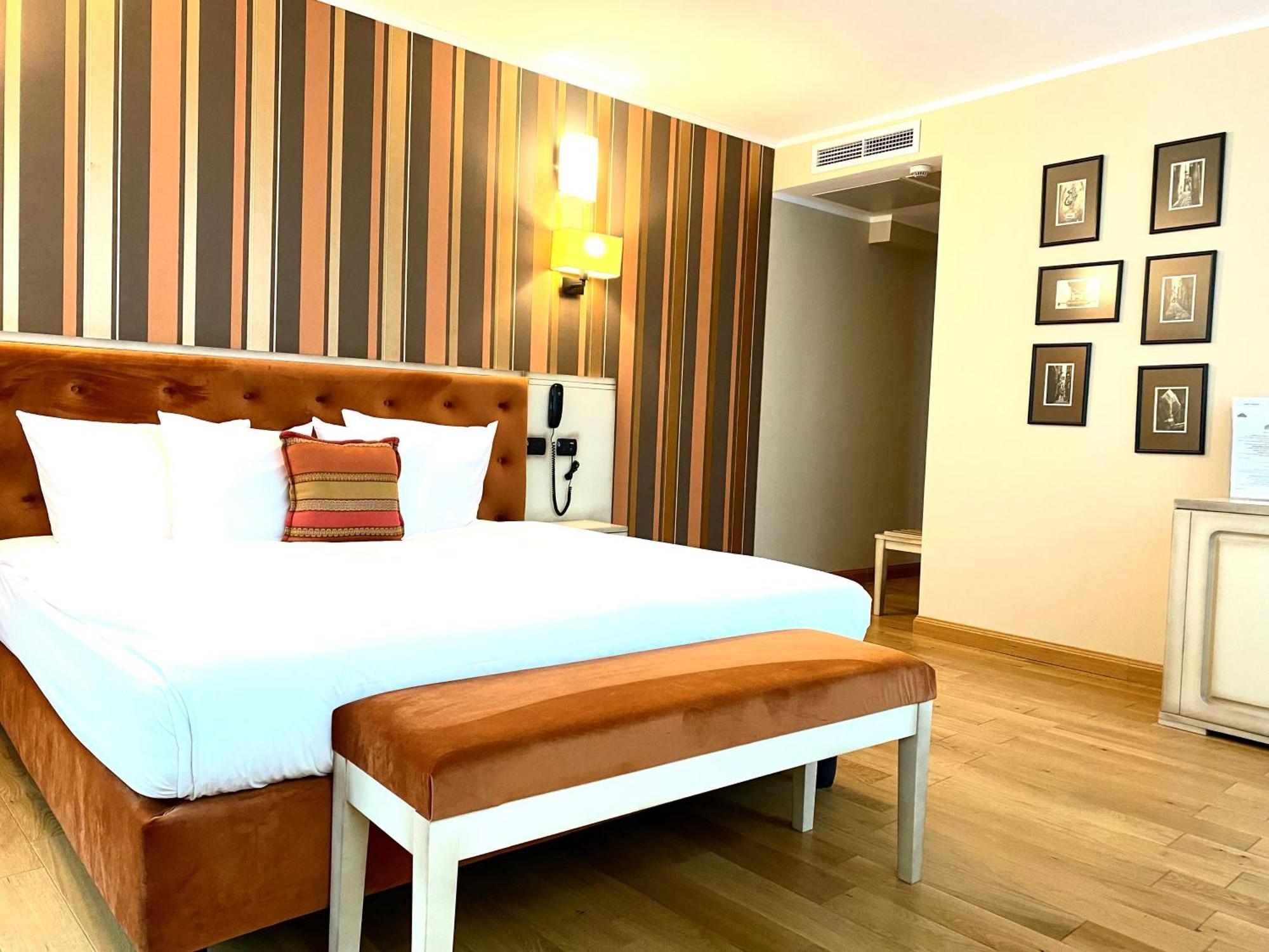 Hotel Paradis Cluj-Napoca Ngoại thất bức ảnh