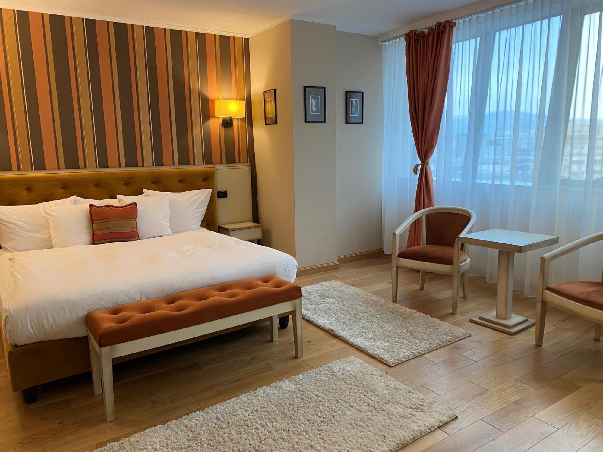Hotel Paradis Cluj-Napoca Ngoại thất bức ảnh