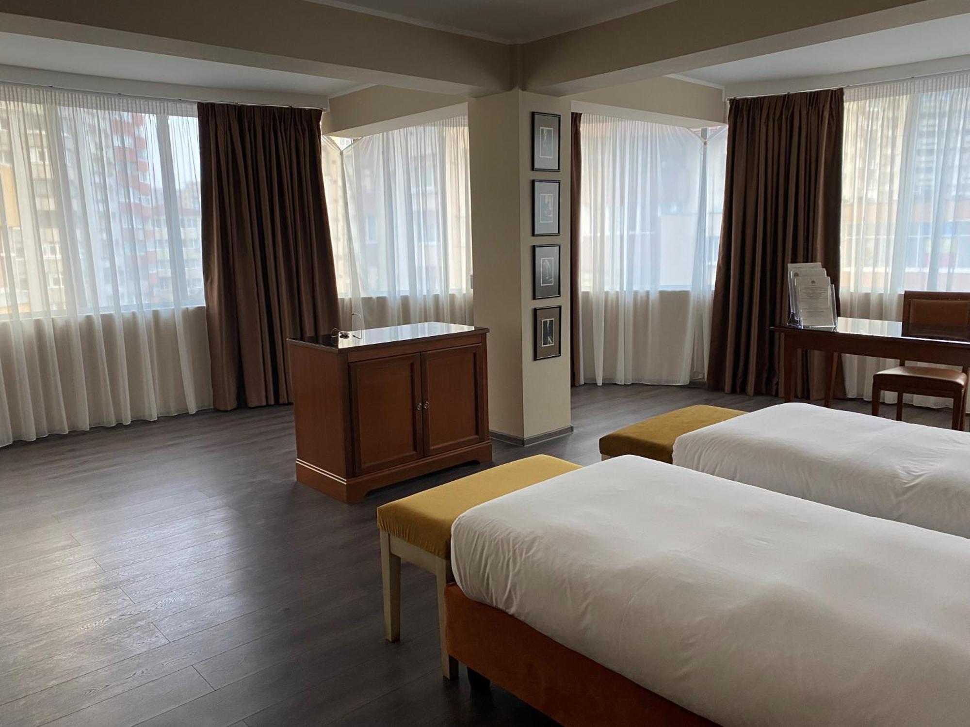 Hotel Paradis Cluj-Napoca Ngoại thất bức ảnh