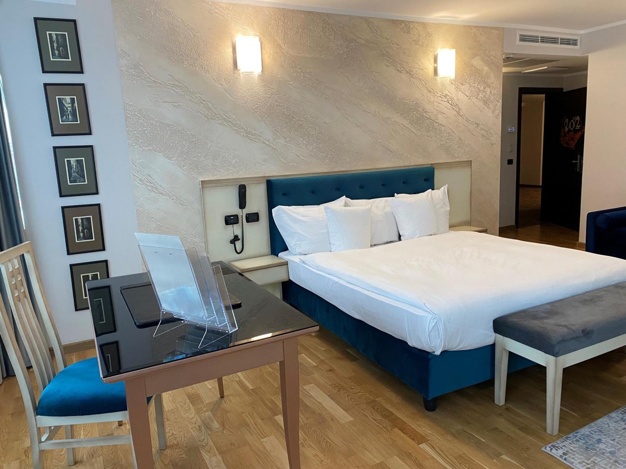 Hotel Paradis Cluj-Napoca Ngoại thất bức ảnh