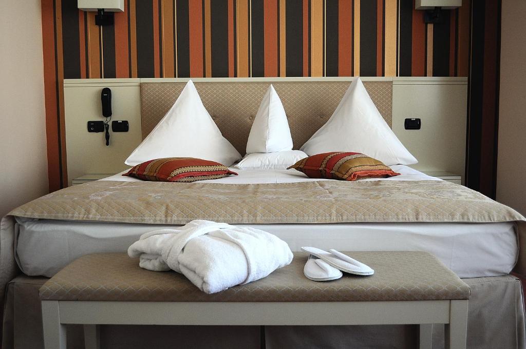 Hotel Paradis Cluj-Napoca Ngoại thất bức ảnh